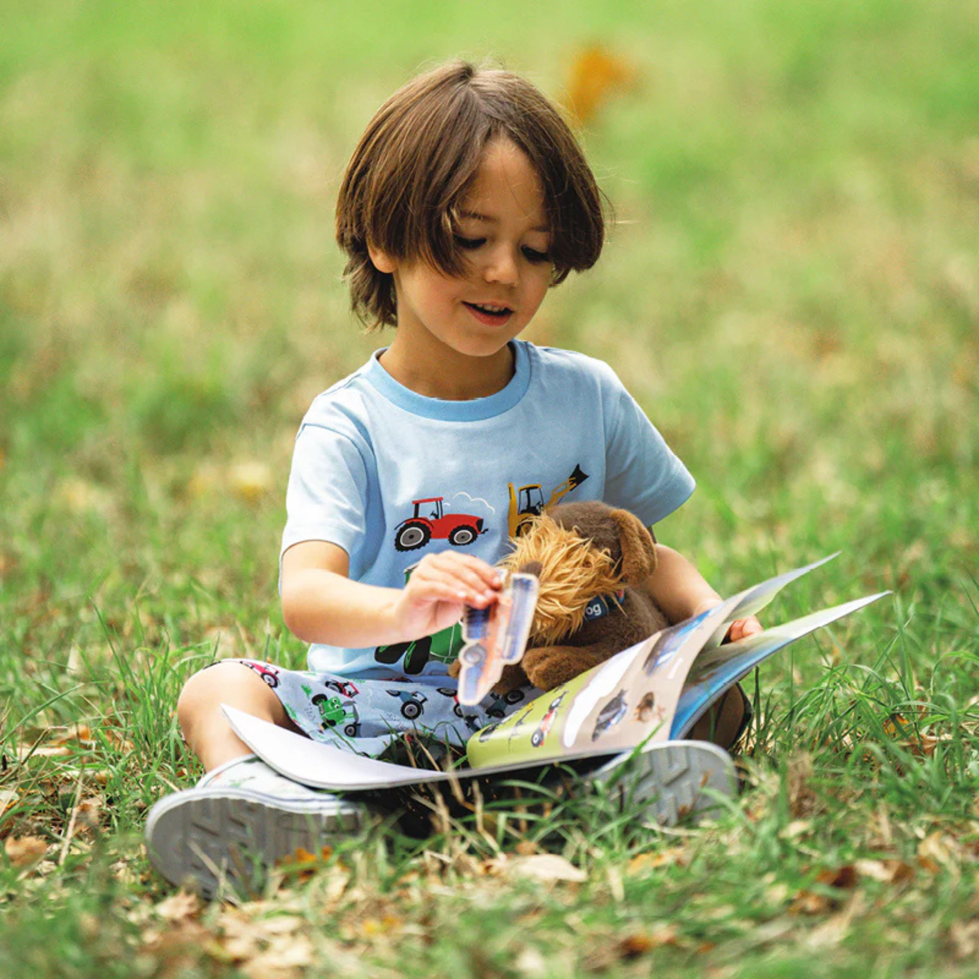 Tractor Ted Fantastic Fun Sticker Book