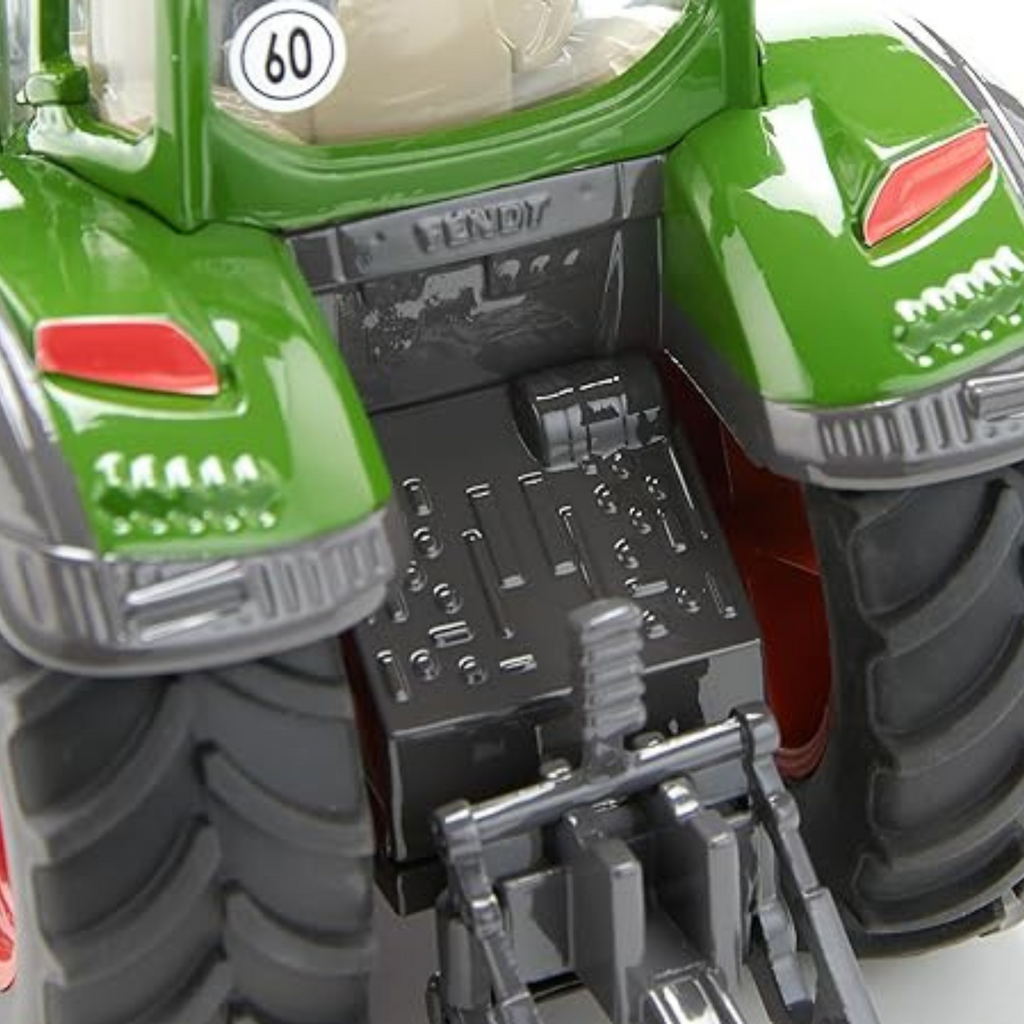Siku 3224, kersttractor Fendt 728 Vario, 1:32, Incl. Kerstman-chauffeur, Metaal/Kunststof, Groen, Afneembare cabine, Asstuurbesturing, Beweegbare voor- en achterkoppeling Siku 3224, kersttractor Fendt 728 Vario, 1:32, Incl. Kerstman-chauffeur, Metaal/Kunststof, Groen, Afneembare cabine, Asstuurbesturing, Beweegbare voor- en achterkoppeling