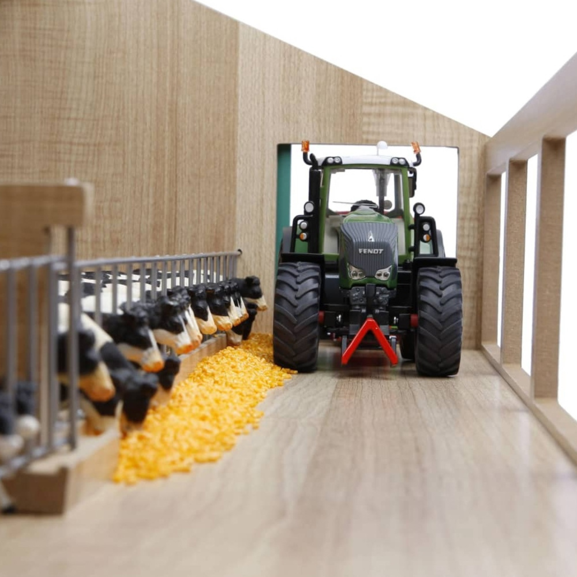 Kid's Globe Kids Globe Cattle Shed with Milking Parlour – 1:32 Wooden Farm Toy Barn