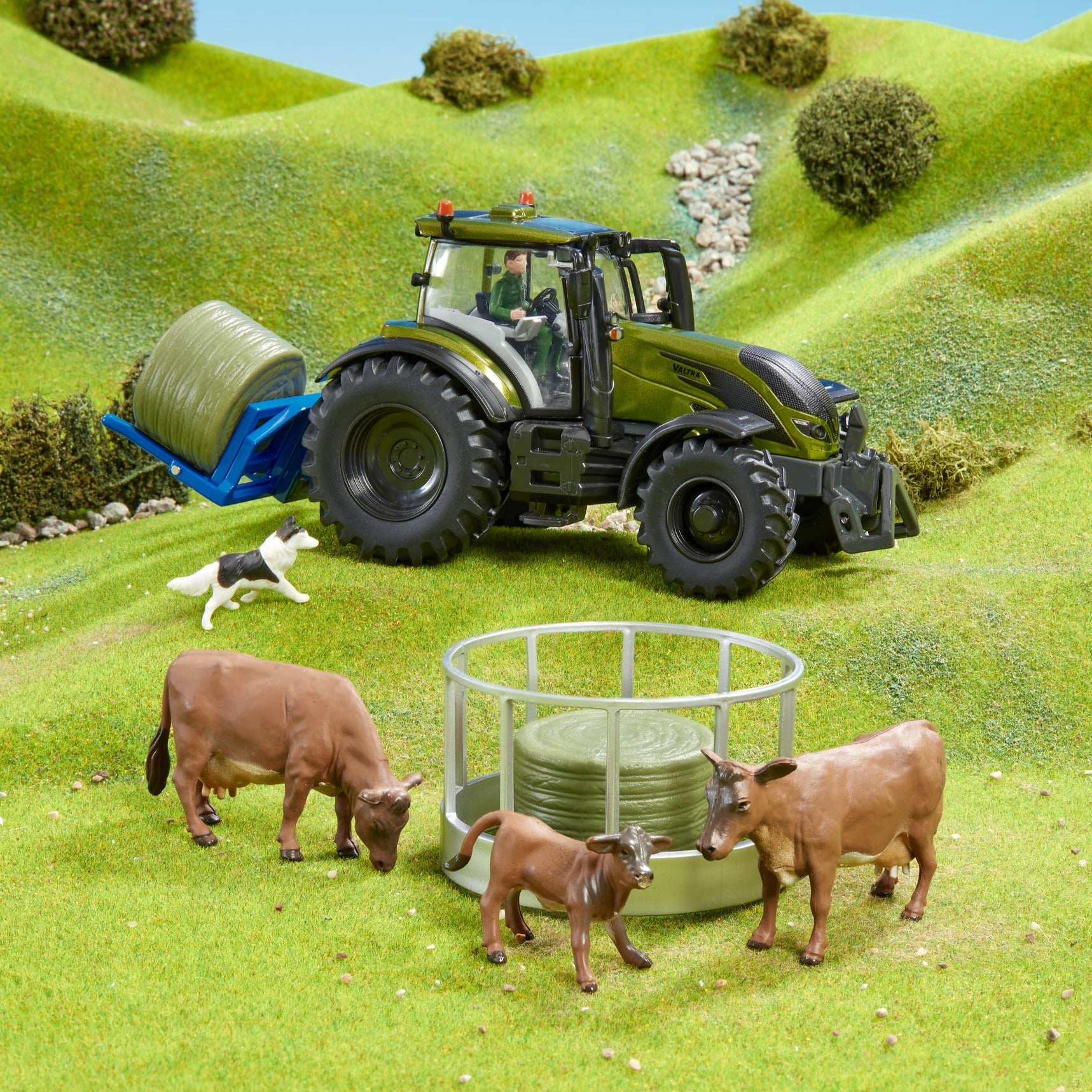 Britains 43323 Metallic Olive Green Valtra Playset