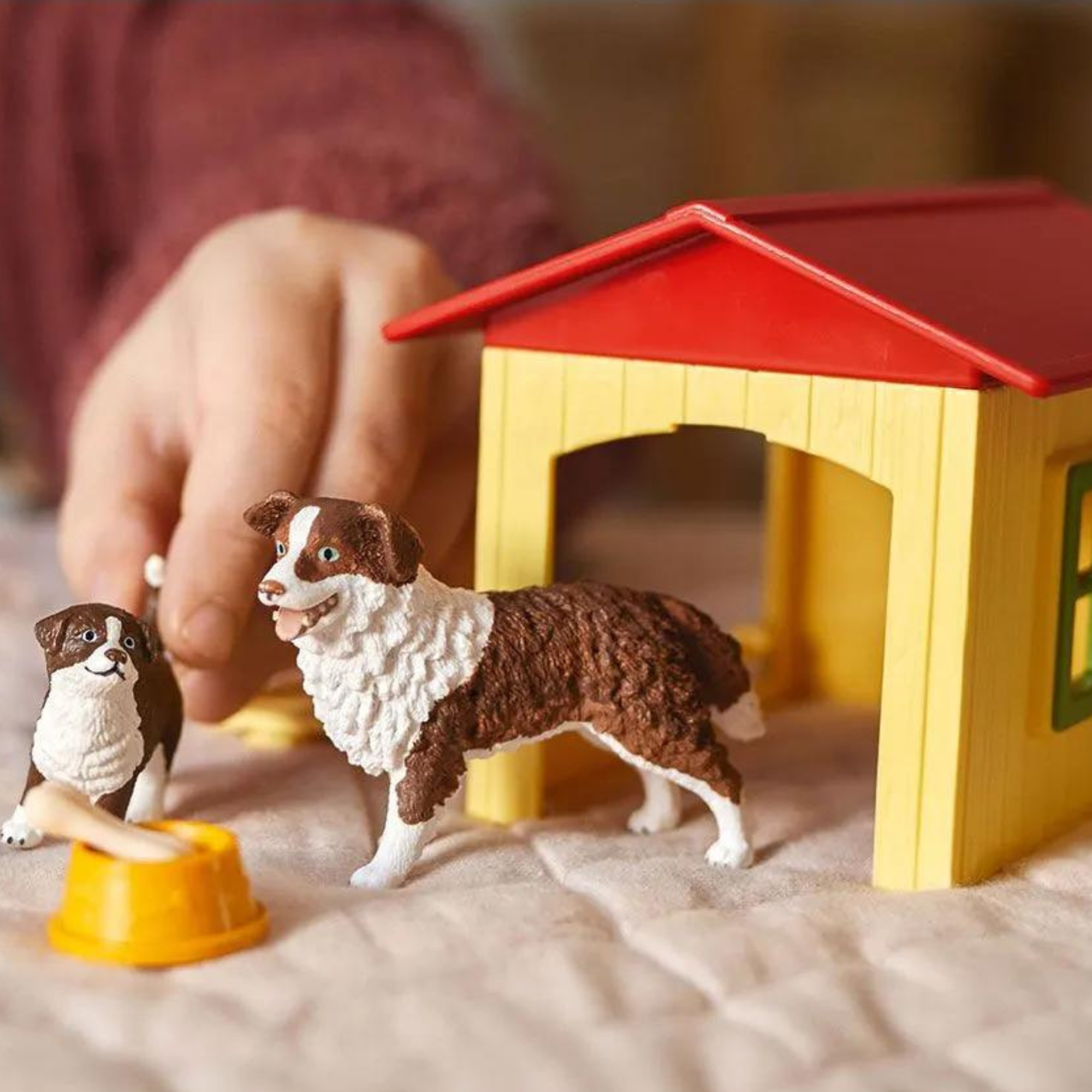 Schleich Friendly Dog House 42573