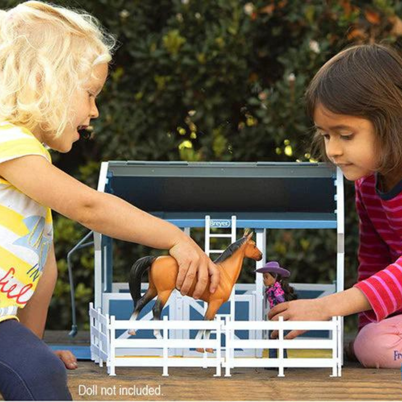 Breyer Country Stable with Wash Stall