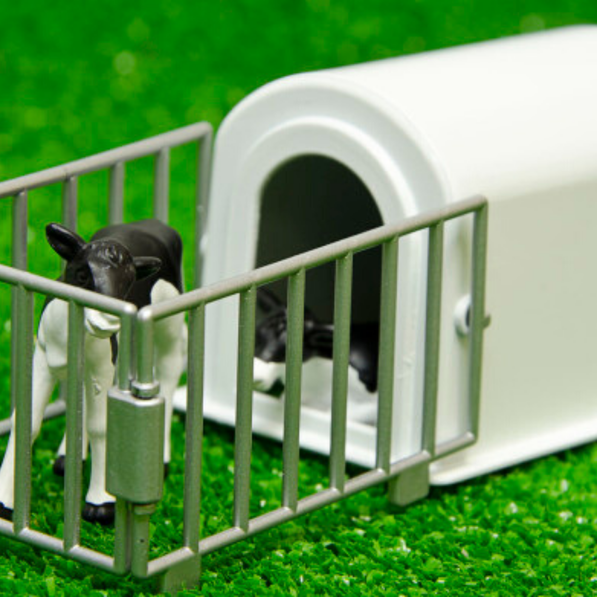 Kids Globe Calf Hutch