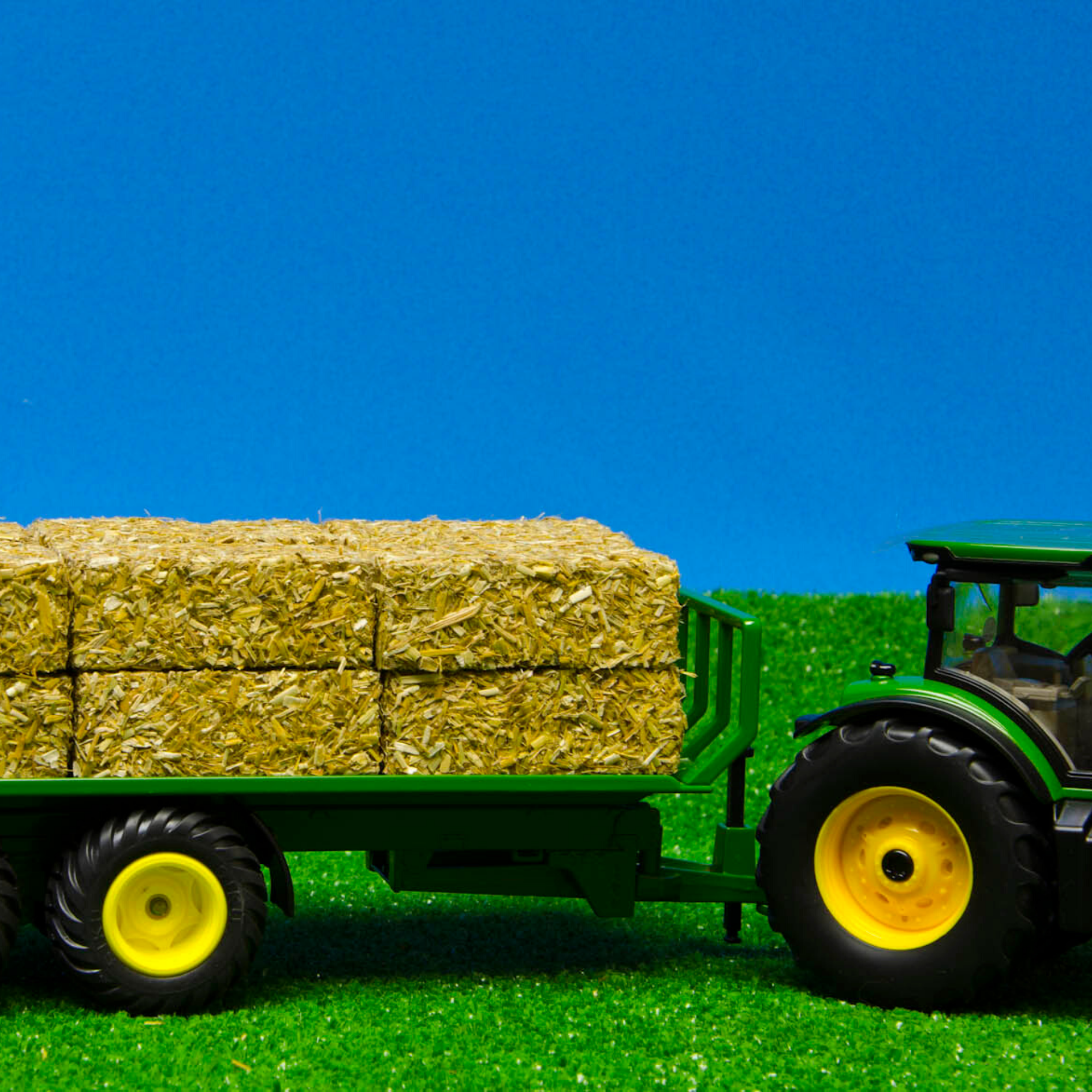 Kids Globe Set of 4 rectangular straw bales